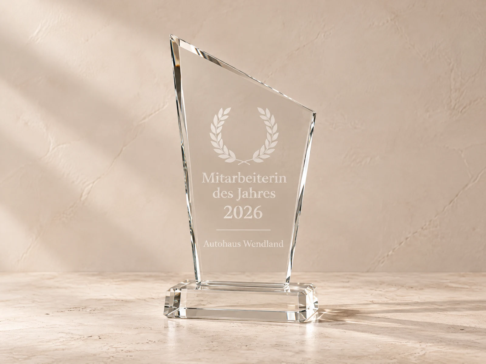 Glaspokal mit Gravur Mitarbeiterin des Jahres